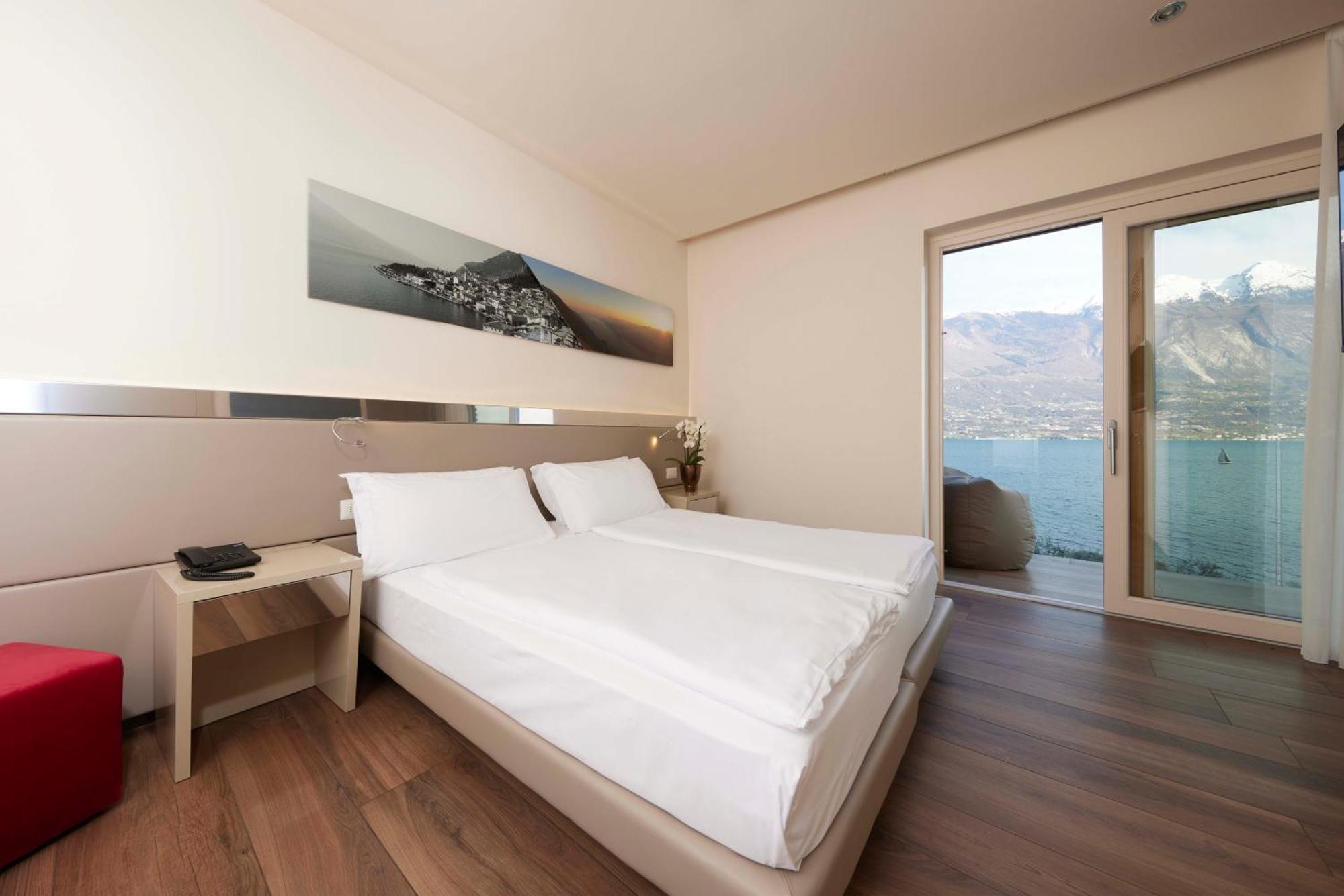 Hotel Atilius - Adults Only Limone sul Garda Rum bild