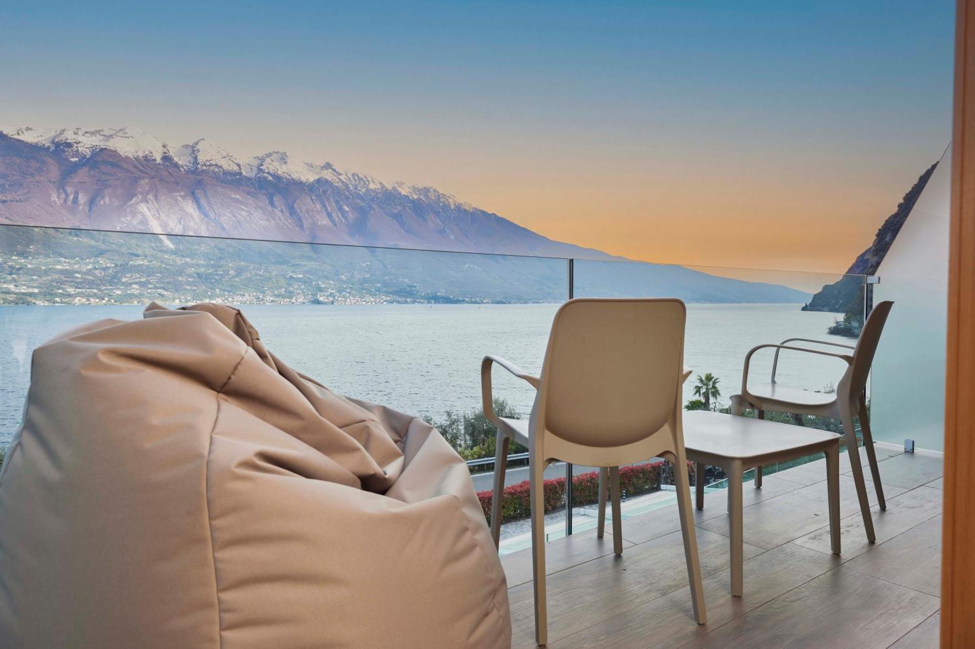 Hotel Atilius - Adults Only Limone sul Garda Rum bild