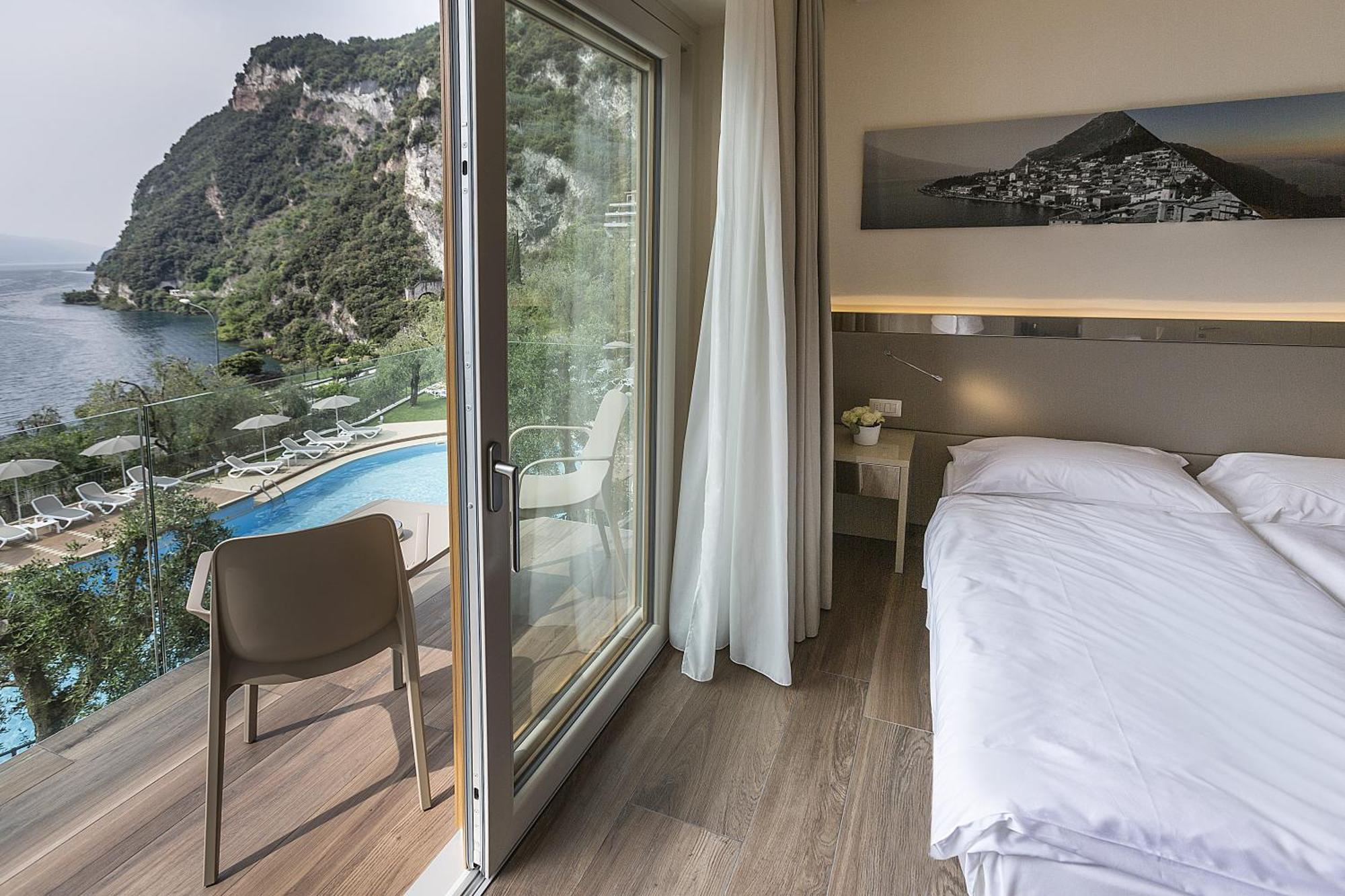 Hotel Atilius - Adults Only Limone sul Garda Rum bild