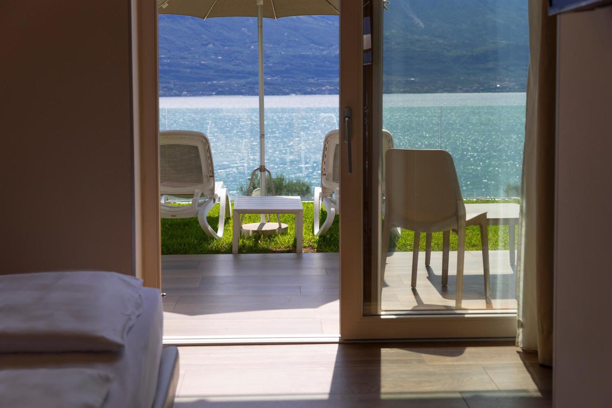 Hotel Atilius - Adults Only Limone sul Garda Rum bild