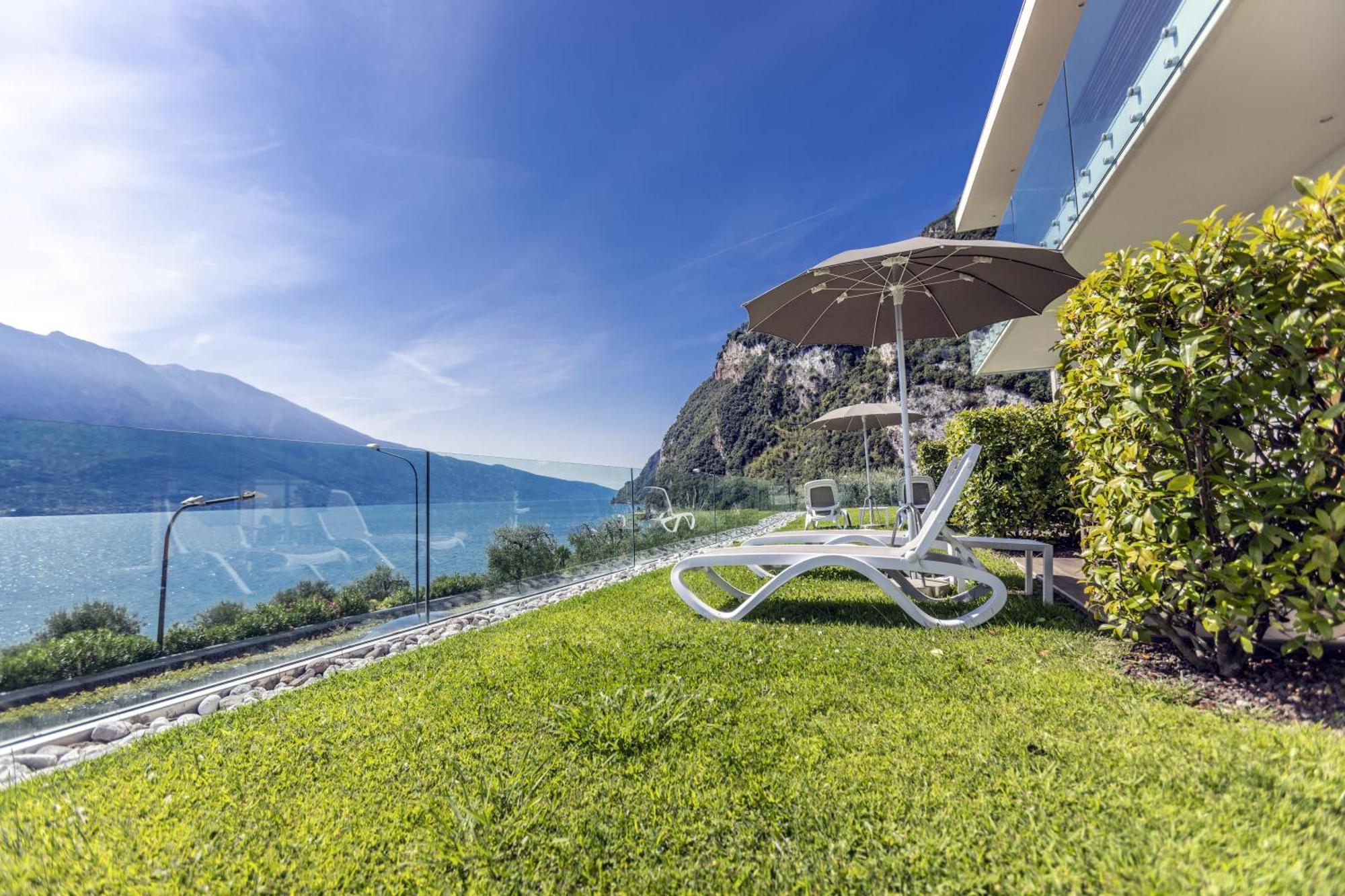 Hotel Atilius - Adults Only Limone sul Garda Rum bild